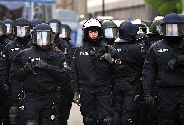 Avrupa’da polis geniş yetkilere sahip