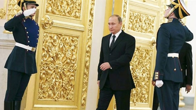 Putin’in Yürüyüşündeki Sır Ortaya Çıktı! KGB’de Eğitildiği Gibi Yürüyor