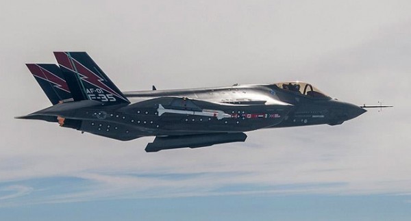 F-35 savaş uçakları test için Hollanda’da