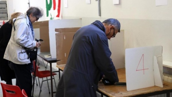 İtalya’da oy verme işlemi başladı