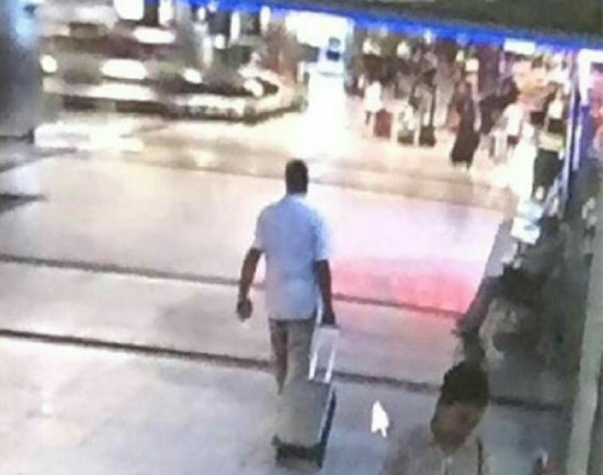 Atatürk Havalimanı’nda valiz hırsızlığı