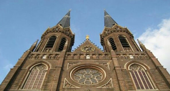 Hollanda’da bir kilisede porno film çeken yapımcılar davadan kurtuldu