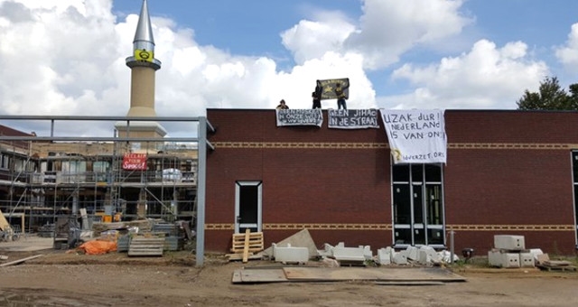 Hollanda’da İnşası Süren Camiye İslamofobik Saldırı