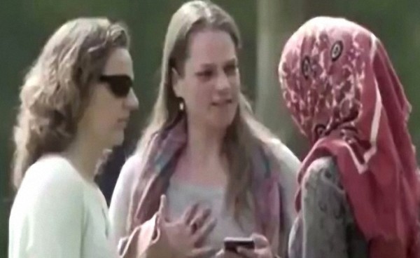 Müslüman Kadına, Nefret Mesajını Çeviremediler