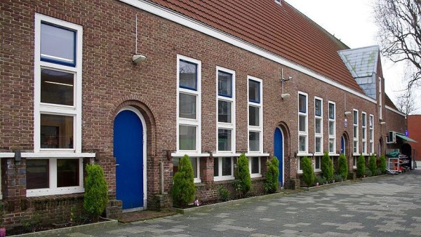 Hollanda”da mahkemeden camiye destek kararı