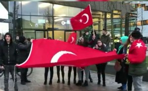 Hollanda’da Yaşayan Türkler, PKK’yı Protesto Etti