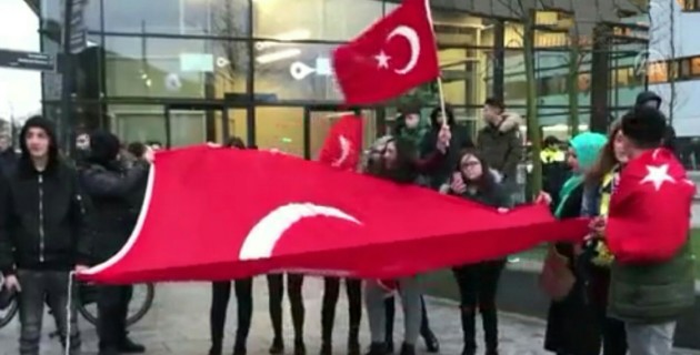 Hollanda’da Yaşayan Türkler, PKK’yı Protesto Etti
