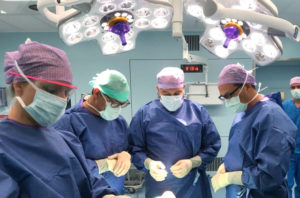 Hollanda’nın İlk İzsiz Troid Ameliyatına Egeli Gözetmen
