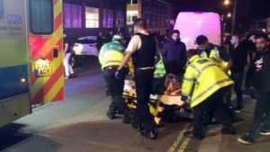 İngiltere’de camiden çıkanlara arabayla saldırı: 3 yaralı