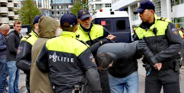 Hollanda’da tekbir getiren bir kişinin gözaltına alındığı bildirildi.