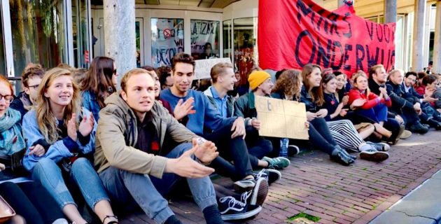 Amsterdam’da öğrenciler bir üniversiteyi işgal etti