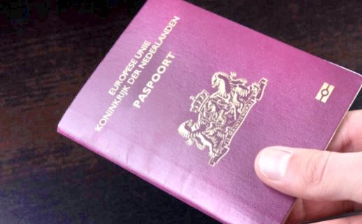 Hollanda’nın İlk Cinsiyetsiz Pasaportu Verildi