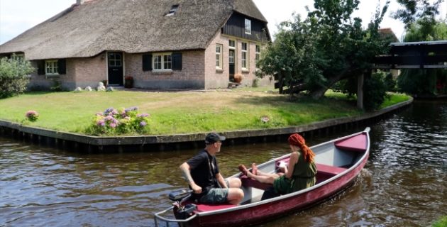 Tarihi evleri ve kanallarıyla Hollanda’nın şirin köyü Giethoorn