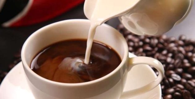 Kafeinsiz Güne Başlayamayanlara Kötü Haber: Kafein, Vücudumuzdaki Su Moleküllerini Yavaşlatıyor