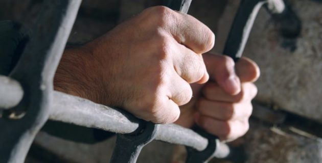 Hollanda’da bir mahkumun, “işlem hatası” 8 ay fazla hapis yattı