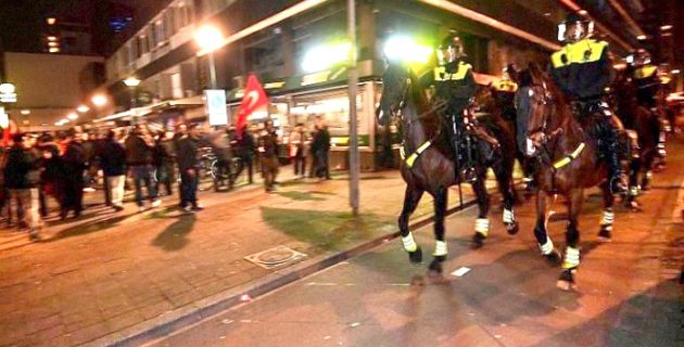 Hollanda polisi Türk göçmenleri keyfi olarak daha fazla durduruyor