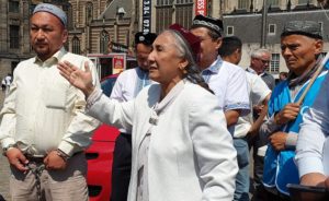 Çin Zulmünü Bir Yıldır Tek Başına Amsterdam’da Protesto Ediyor