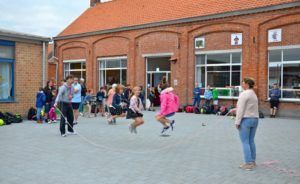 Hollanda’da ‘gürültücü’ çocuklara ilkokulun oyun alanı yasaklandı