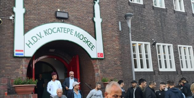 Rotterdam’in Kocatepe Camii’de kurban Bayramı coşkuyla karşılandı.