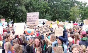 Hollanda’da iklim değişikliği protestosu
