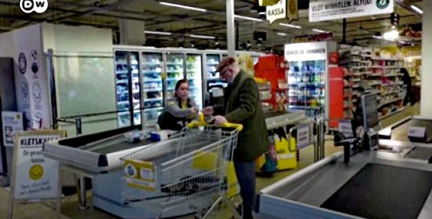 Hollanda’da yalnız insanlar için market