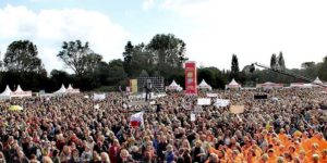 Hollanda’da binlerce öğretmen greve gitti