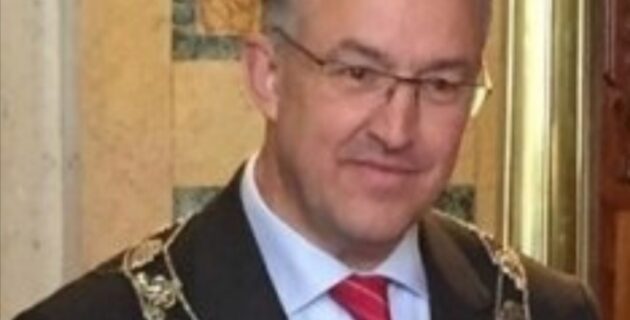 Rotterdam Belediye Başkanı Aboutaleb koronavirüs testinde pozitif çıktı
