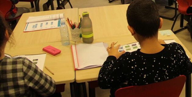 Hollanda’da ilkokullardaki İslamofobik eğitim materyalleri Müslümanların tepkisini çekti