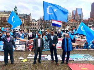 DENK partisinin desteği ile Hollanda Parlamentosu Çin devletinin Doğu Türkistanlılara soykırım uyguladığını tanıdı.