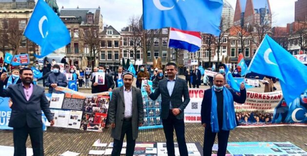 DENK partisinin desteği ile Hollanda Parlamentosu Çin devletinin Doğu Türkistanlılara soykırım uyguladığını tanıdı.