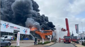 Rotterdam’daDekor Wonen’da büyük yangın 
