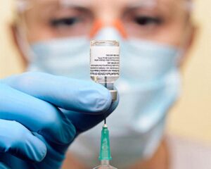 Hollanda’da Kovid-19 aşısında sıra 41 ve 42 yaşındaki kişilere geldi