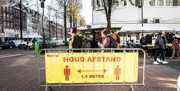 Hollanda’da sokağa çıkma kısıtlamasına uymayanlara 3 ayda kesilen para cezası 9 milyon avroyu aştı