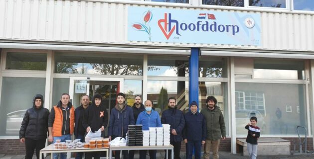HDV’ye bağlı Hoofddorp Camii çocuklara iftar verdi