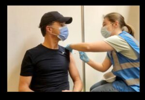 Hollanda’da Başbakan Mark Rutte, koronavirüs aşısını oldu