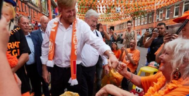 Hollanda Kralı sosyal mesafeye uymadı, hükümet tepki gösterdi: Kurallar herkes için geçerli