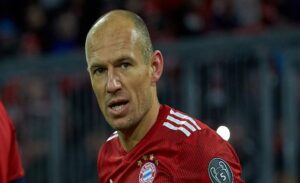 Arjen Robben, bir kez daha futbolu bıraktı