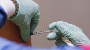 Hollanda Sağlık Konseyinden üçüncü doz Kovid-19 aşısı tavsiyesi