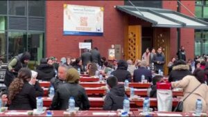 Hollanda Diyanet Vakfına (HDV) bağlı Ulu Cami tarafından 1300 kişilik sokak iftarı düzenlendi