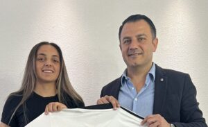 FC Eindhoven’dan Tülin Kuyucak Beşiktaş`la sözleşme imzaladı