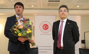 Hollanda’da yaşayan Türk profesyoneller yine gençlerle buluştu