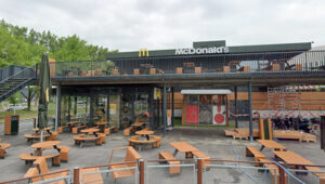 Hollanda`da McDonald’s da teras keyfi yapanlara yasak geliyor