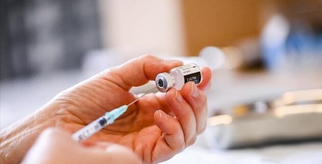 AB’de Aşı Olmayanlara Orijinal, Takviye Alacaklara Varyantlara Uyumlu aşılar yapılacak