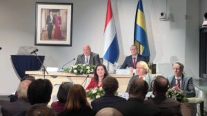 Hollanda’nın ilk Türk belediye başkanı Huri Şahin, yemin ederek görevine başladı