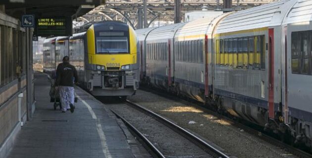 Hollanda’da tren makinisti sefer sırasında hayatini kayip etdi