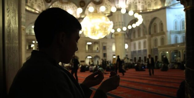 Ramazan ayının müjdecisi olarak kabul edilen Berat Kandili idrak edilecek