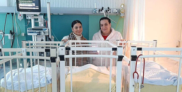 Hollanda’da 42 yaşındaki 2 çocuk annesi Nuray üçüz doğurdu