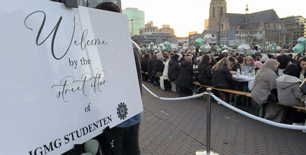 Hollanda’da 800 üniversiteli genç, sokak iftarında buluştu