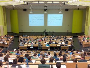 Hollanda’da öğrencilere çağrı: Temel Eğitim Bursu için başvuru yapmayı unutmayın!