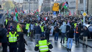 Hollanda’nın başkenti Amsterdam’da düzenlenen Filistin’e destek gösterisinde 3 kişi gözaltına alındı